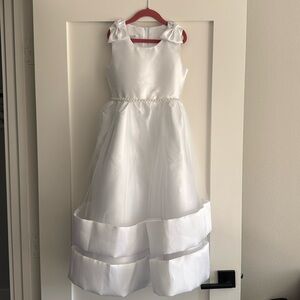 Iris & Ivy first communion dress.  
Size 8.   Brand new. Perfect condition